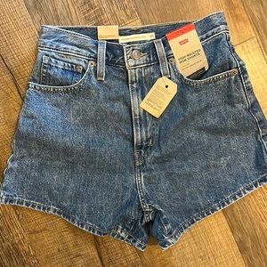 Levi’s High-Waisted Mom Shorts Size 26